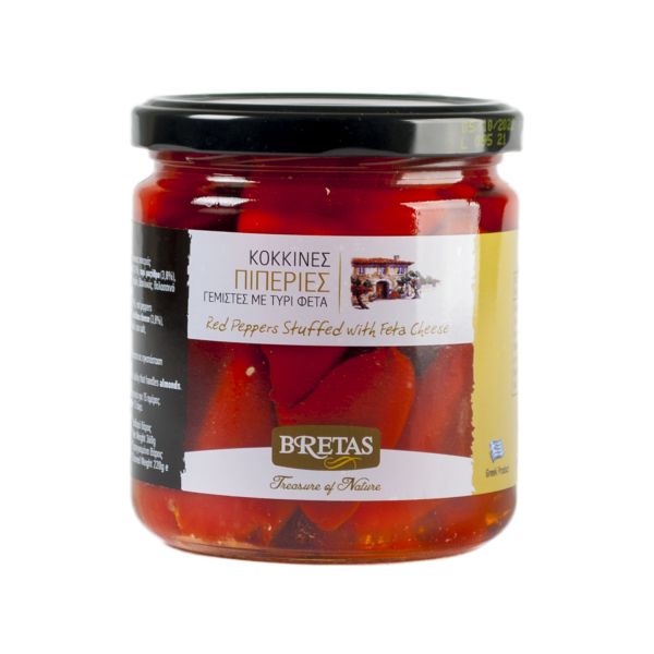 Červená paprika pálivá plnená Feta syrom v slanom náleve. 